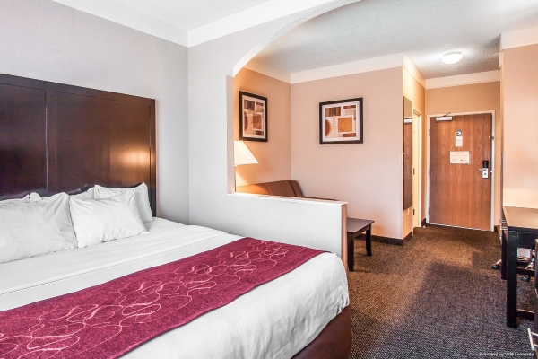 Hotel Comfort Suites (Clackamas)